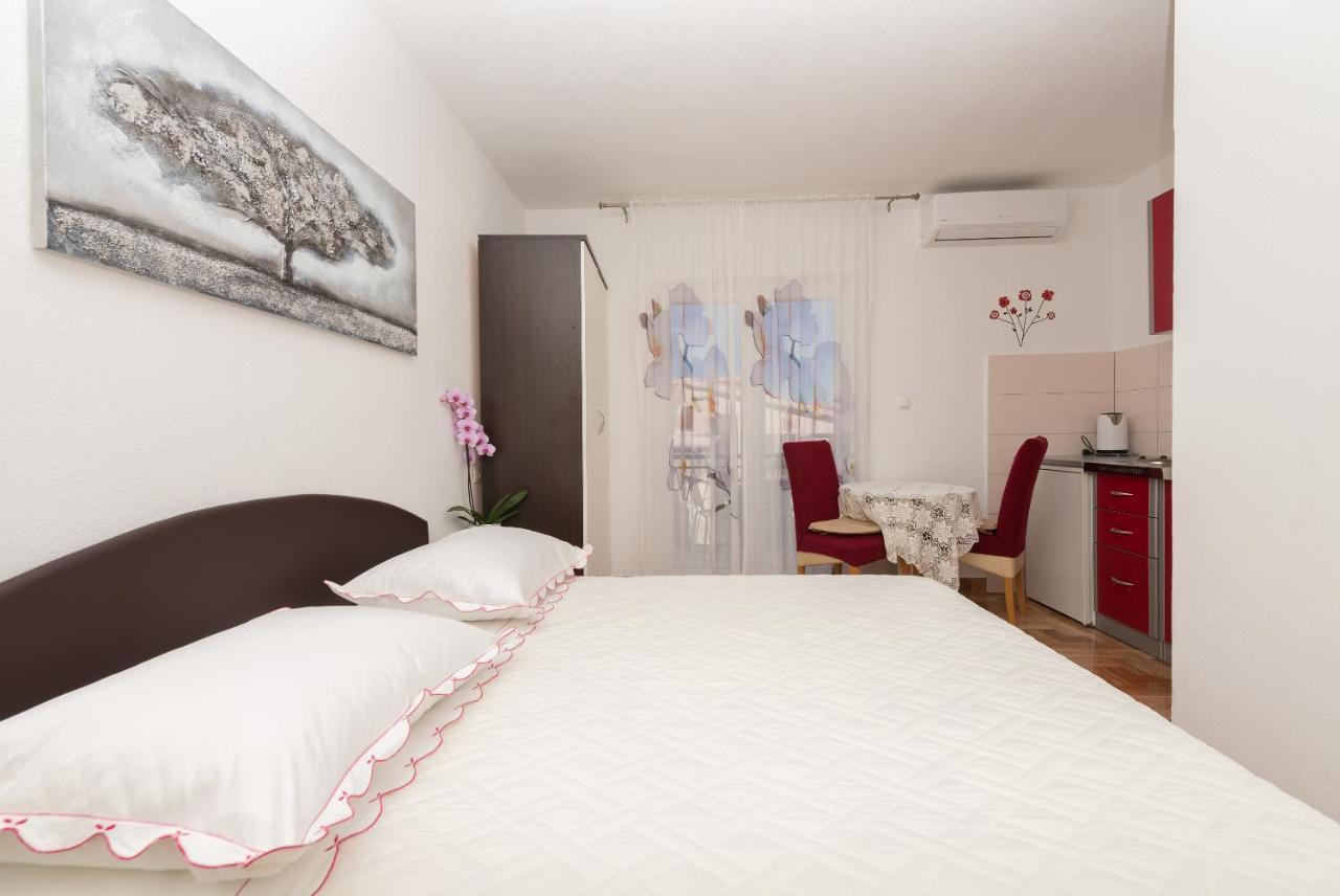 Apartments Dalmato Макарска Екстериор снимка
